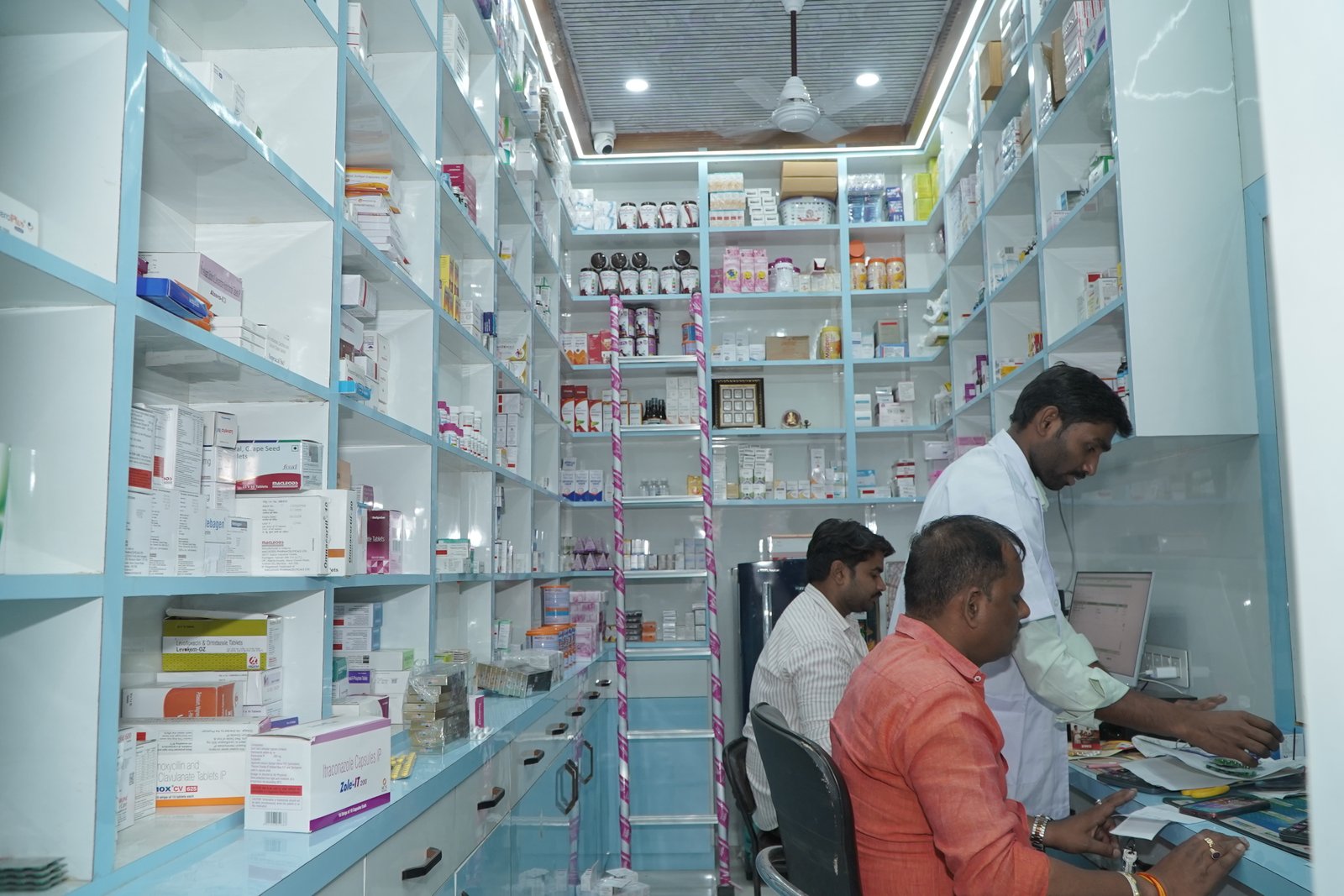Eye Specialist Examination at Awadh Medicare