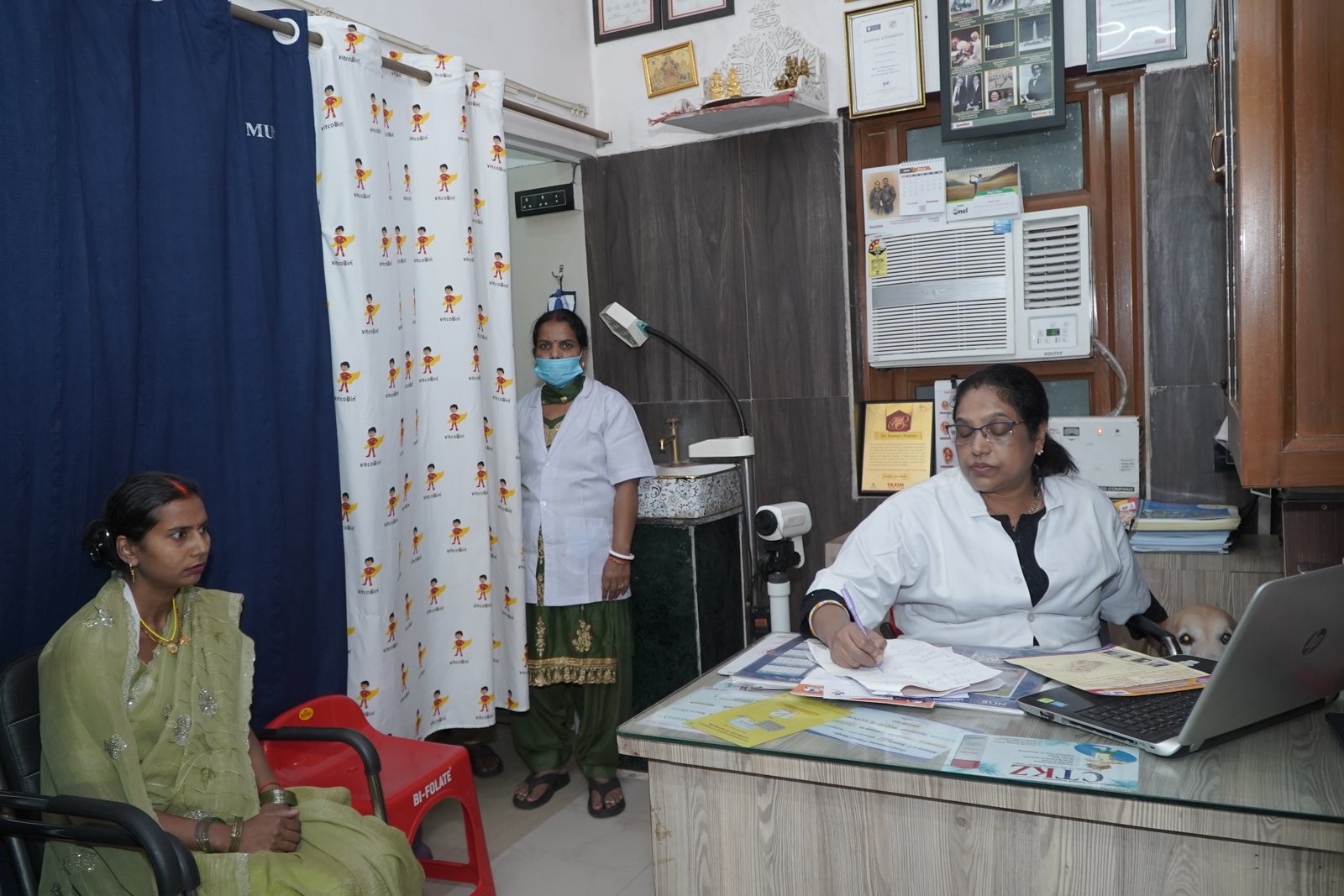 Eye Specialist Examination at Awadh Medicare